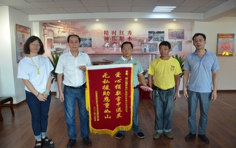 心中的愛用行動(dòng)表達(dá)，希望的燈有你我點(diǎn)亮