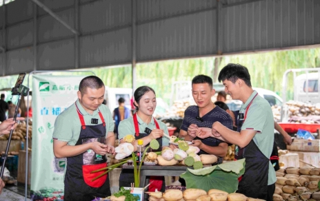 做好“雙服務”：嘉昕小廚房開播，本期主角---蓮藕